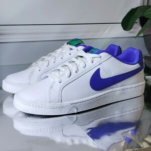 NEW NIKE COURT ROYAL WOMENS SIZE 8.5